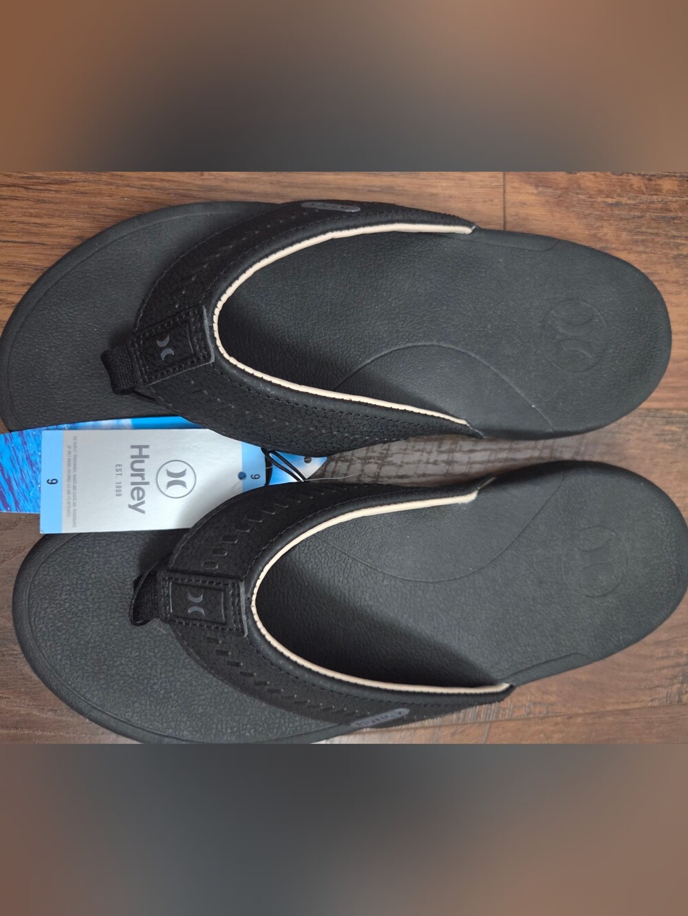NEW Hurley men's black flip flops.